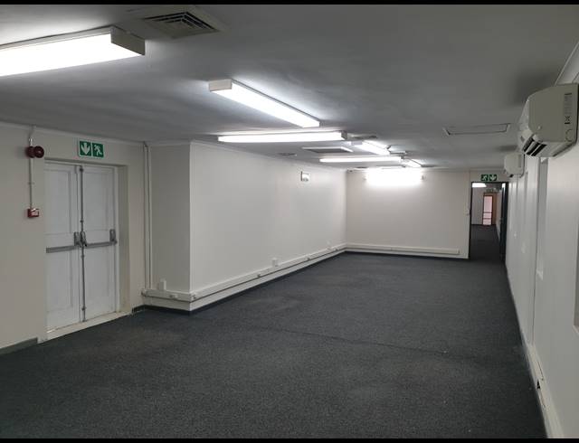 3,260M² WAREHOUSE TO LET IN KILLARNEY GARDENS